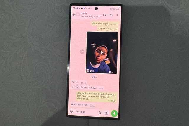 Maula Akbar putra Dedi Mulyadi lamar sang kekasih, ini 9 momen romantisnya berlatar stadion bola