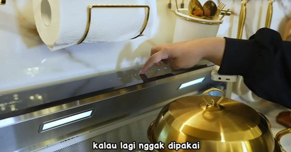 7 Cara Tasyi Athasyia menata dapur barunya jadi tampak mewah, penuh perabotan berteknologi canggih