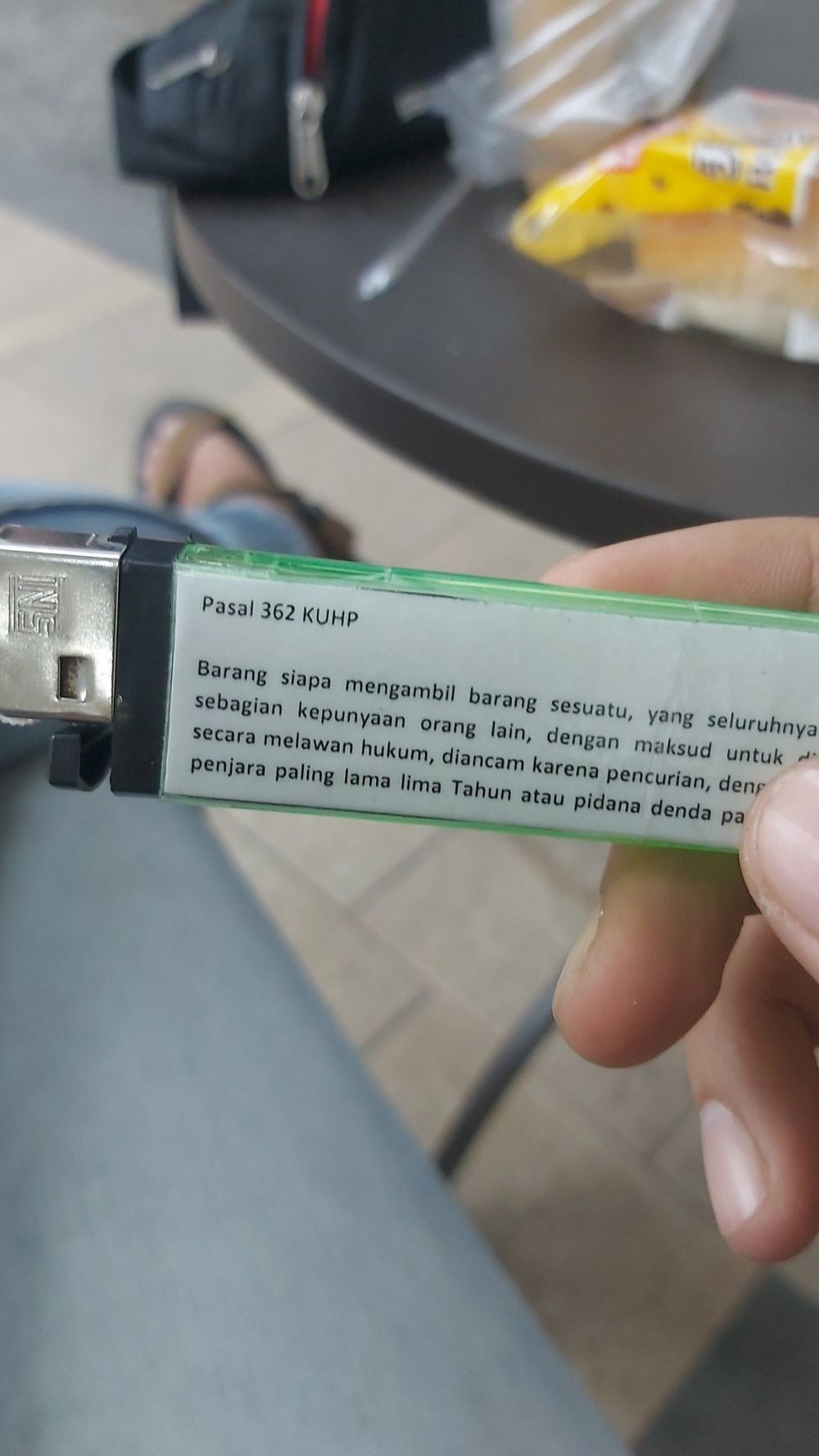 11 Cara absurd orang amankan barang ini nyelenehnya kebangetan, bikin ngakak sambil geleng kepala