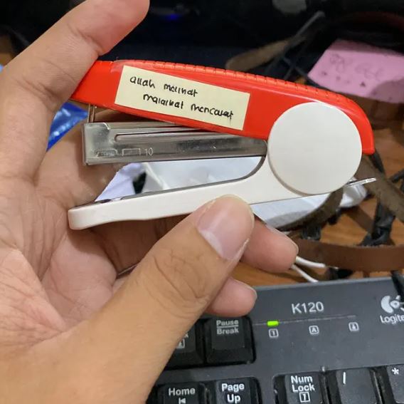 11 Cara absurd orang amankan barang ini nyelenehnya kebangetan, bikin ngakak sambil geleng kepala