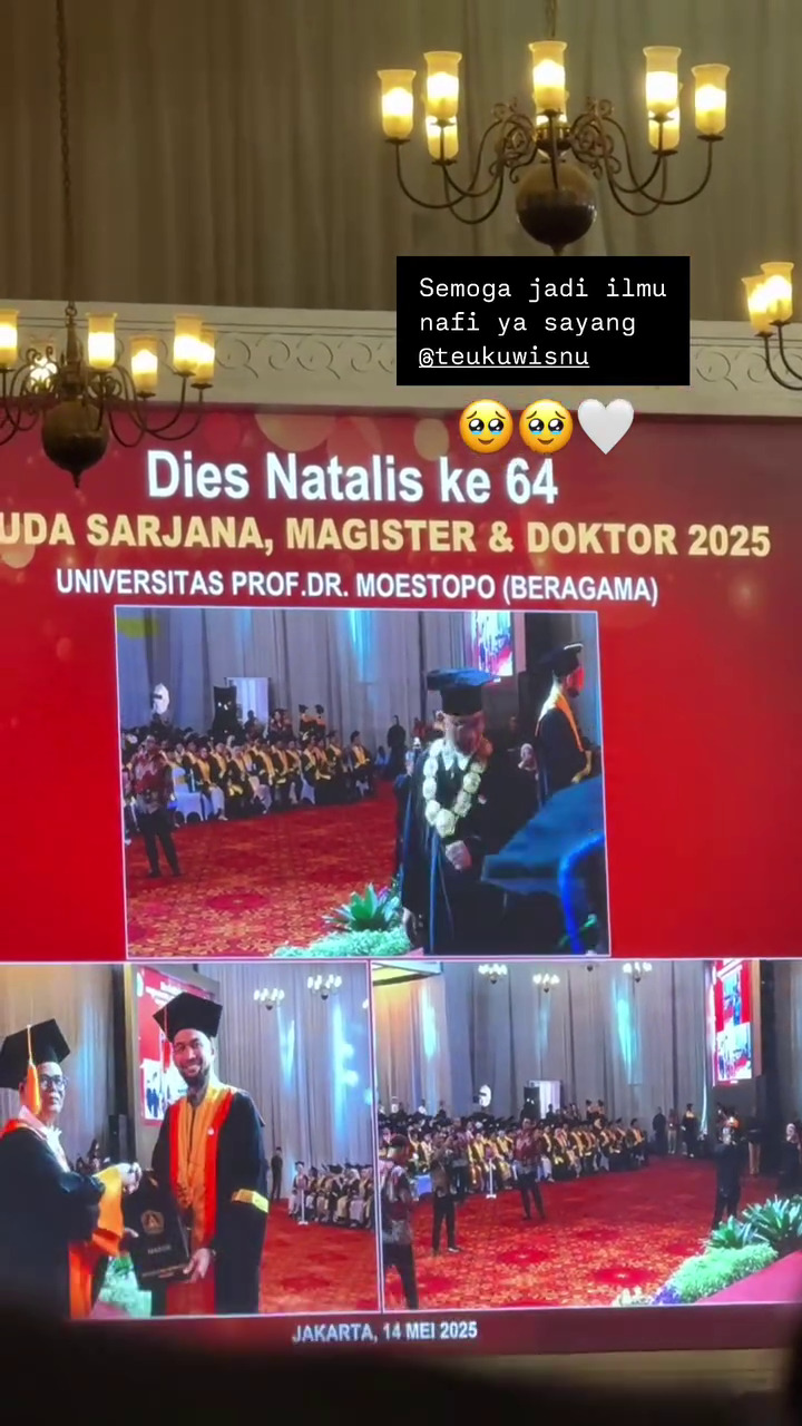 Bukti semangat belajar tak kenal umur, ini 7 momen Teuku Wisnu dapat gelar sarjana di usia 40 tahun