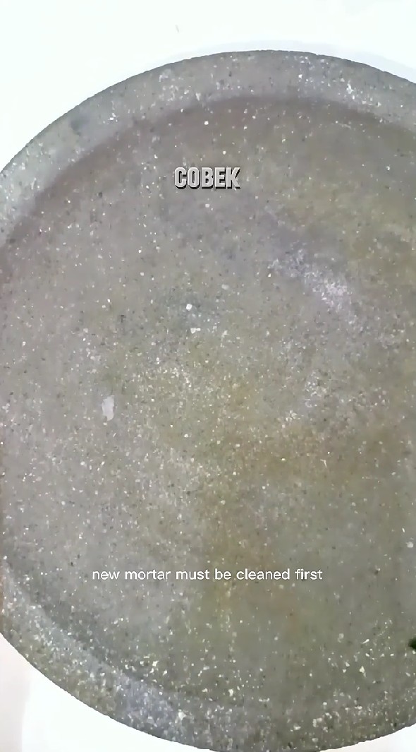 Jangan langsung dipakai, trik bersihkan cobek sekarang agar higienis dan awet pakai 2 bahan dapur