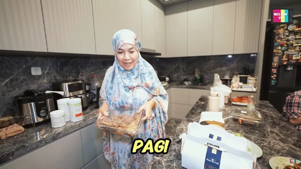 Pancarkan tampilan mewah, begini 7 cara Ayu Ting Ting menata dapurnya lebih elegan dan mahal