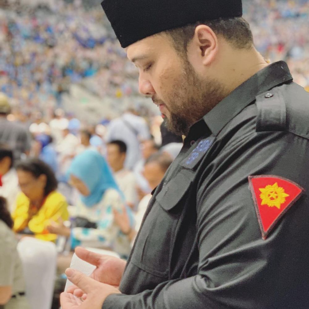 Bocah tembem anak sambung Suzzanna ini ternyata cucu Presiden Soekarno, begini 9 potret terbarunya