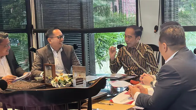 Dosen pembimbing di UGM ikut digugat dalam kasus ijazah palsu, begini respons Jokowi