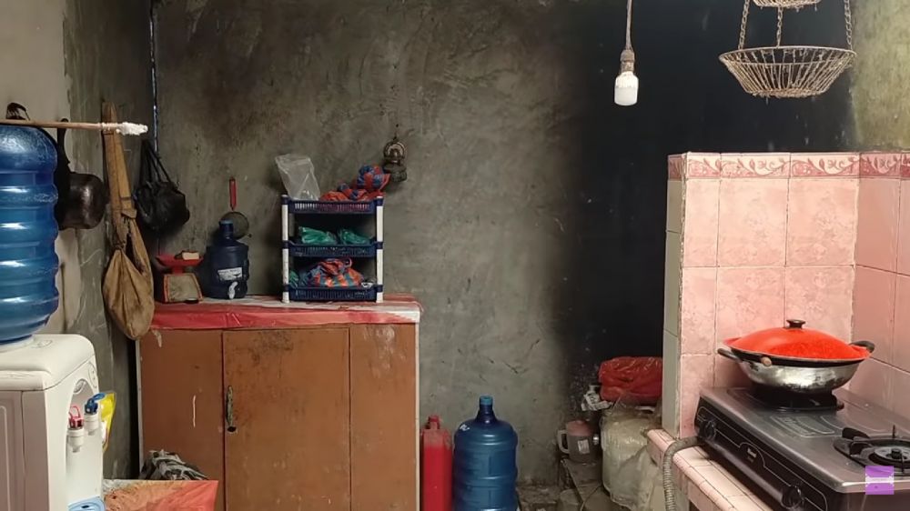 Cewek ini perlihatkan 7 cara makeover dapur mertua di kampung, dari kumuh jadi lebih estetik modern