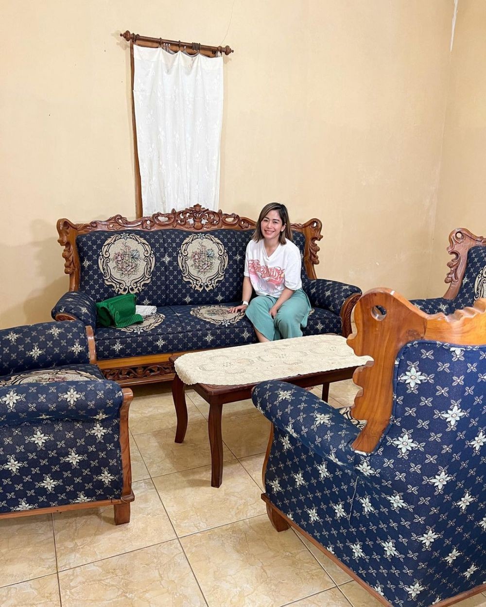 Dulu jadi ART kini jadi YouTuber tajir, 11 potret rumah Rp3,5 M Farida Nurhan bikin mupeng