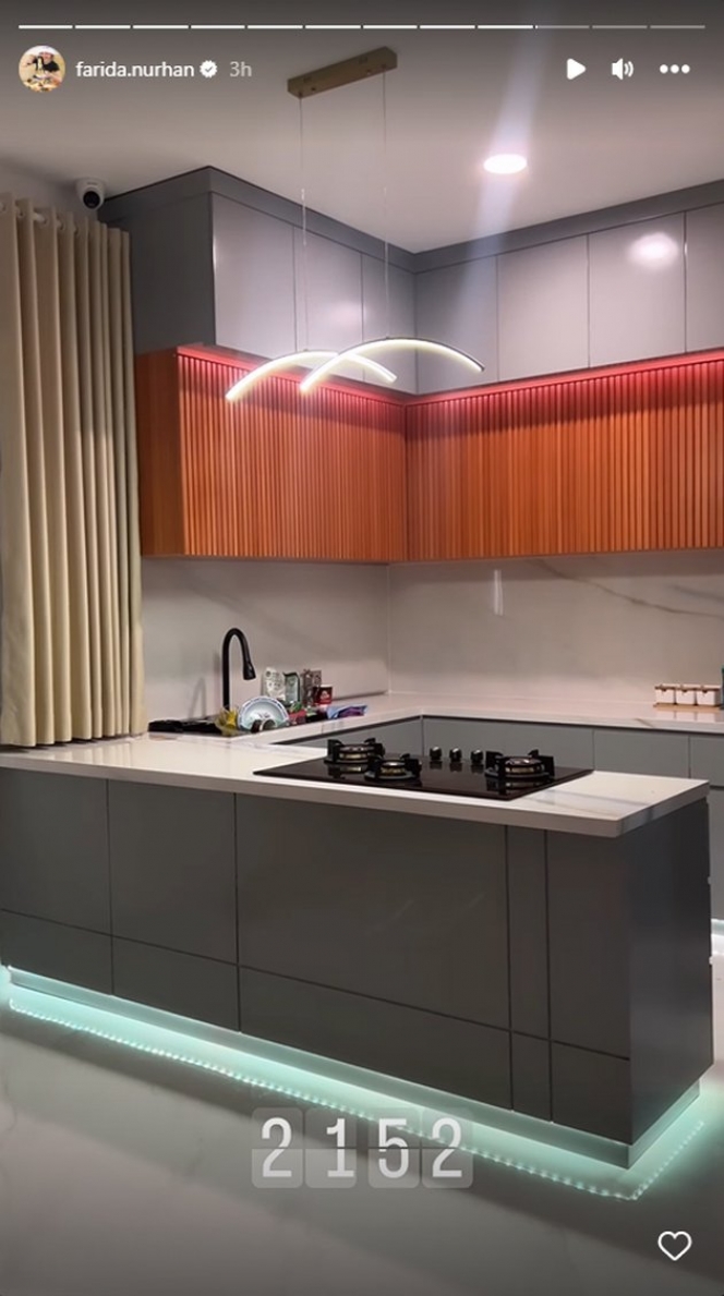 Dulu jadi ART kini jadi YouTuber tajir, 11 potret rumah Rp3,5 M Farida Nurhan bikin mupeng
