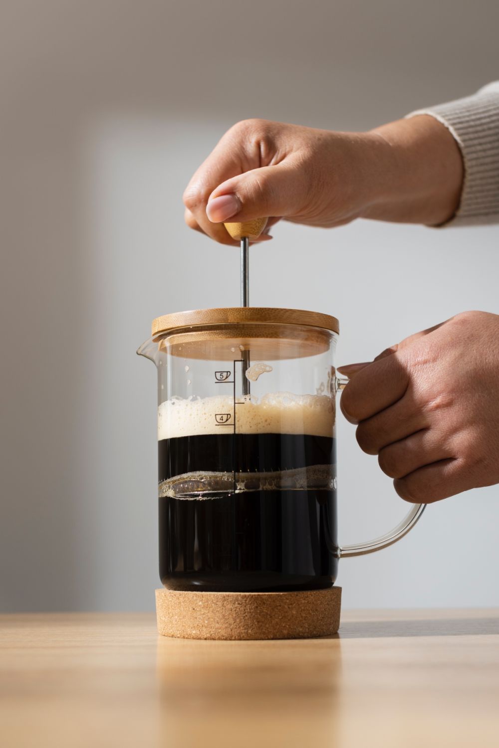 Kopi rumahan rasa kafe? Ini cara bikin cold brew, latte art, dan kopi gula aren sendiri