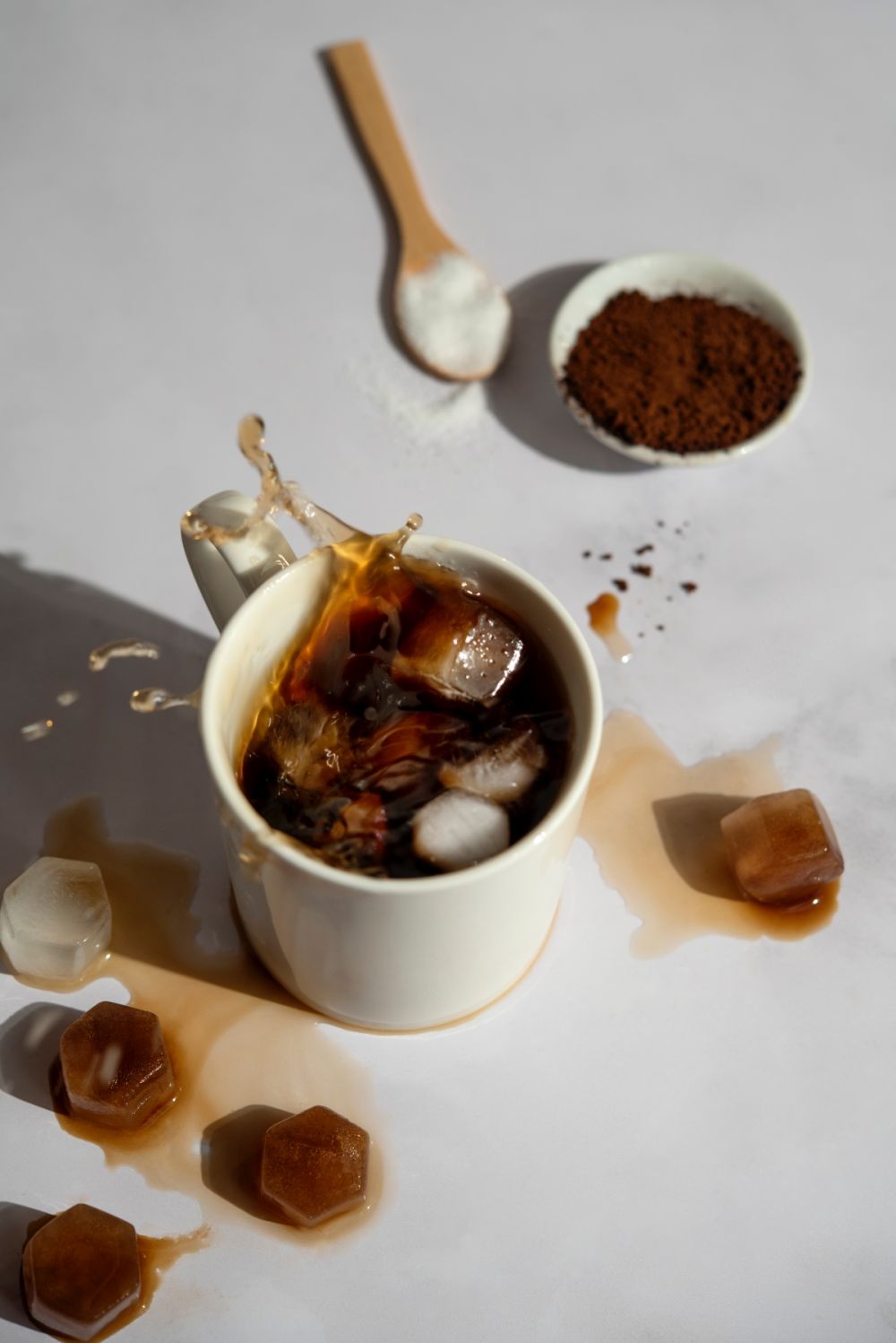 Kopi rumahan rasa kafe? Ini cara bikin cold brew, latte art, dan kopi gula aren sendiri