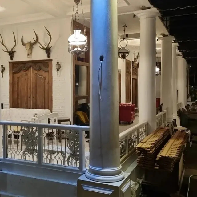 Desain bergaya kolonial, 6 potret mewah villa Ahmad Dhani di Bogor yang luasnya 6.000 meter persegi