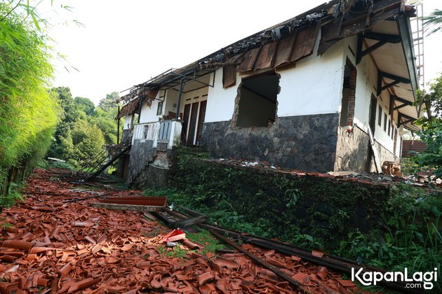 9 Potret rumah Atalarik Syach dibongkar aparat terkait sengketa tanah, akui tak dapat surat pemberita