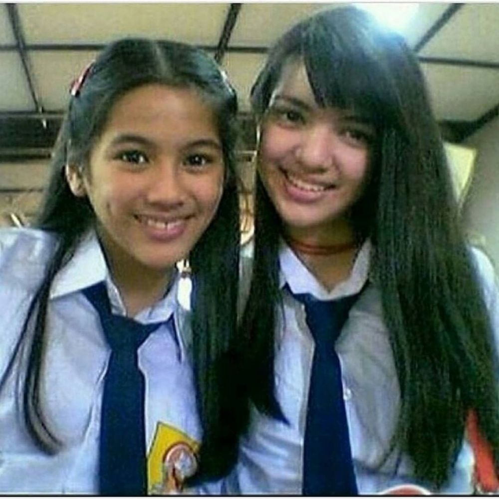 Bocah polos duduk samping Derby Romero ini lulus S2 di usia 21 tahun, intip transformasinya