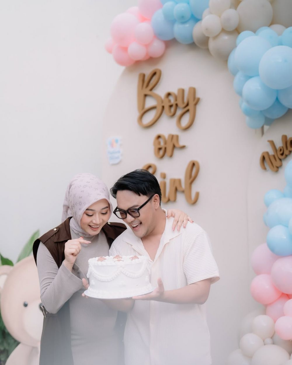 9 Potret gender reveal Danang DA dan Hemas Naura, bakal dikaruniai anak perempuan usai menanti 3 tahun