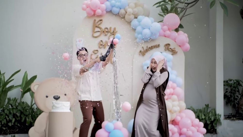9 Potret gender reveal Danang DA dan Hemas Naura, bakal dikaruniai anak perempuan usai menanti 3 tahun