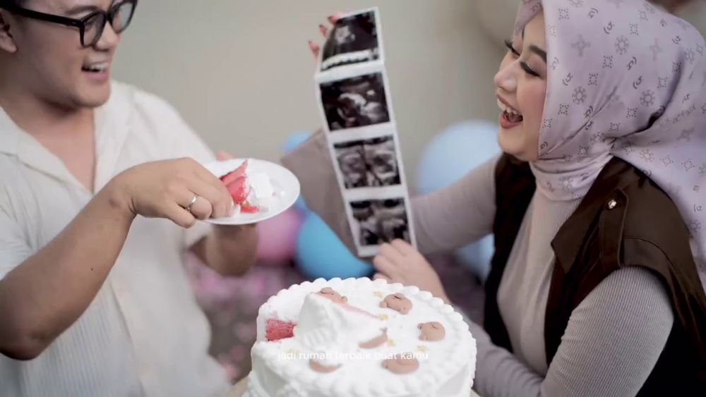 9 Potret gender reveal Danang DA dan Hemas Naura, bakal dikaruniai anak perempuan usai menanti 3 tahun