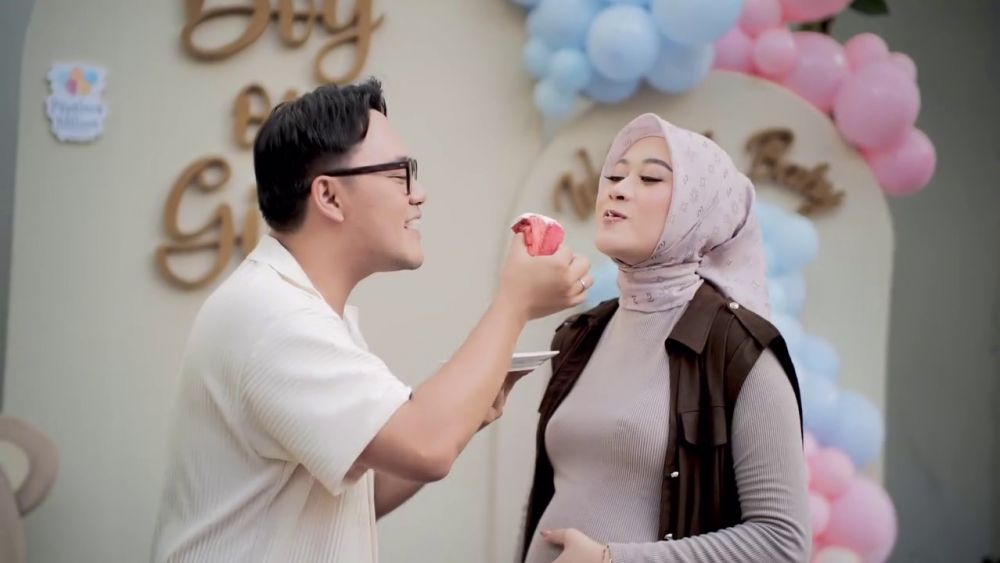 9 Potret gender reveal Danang DA dan Hemas Naura, bakal dikaruniai anak perempuan usai menanti 3 tahun