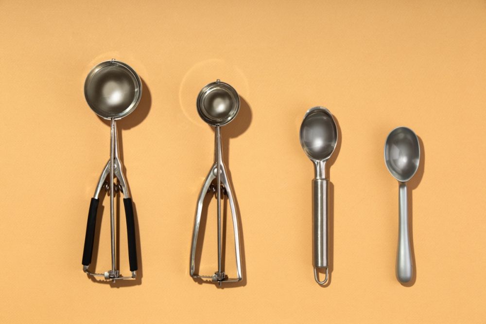 Satu sendok makan gula setara berapa gram? Panduan takaran sendok untuk masakan saat tiada timbangan