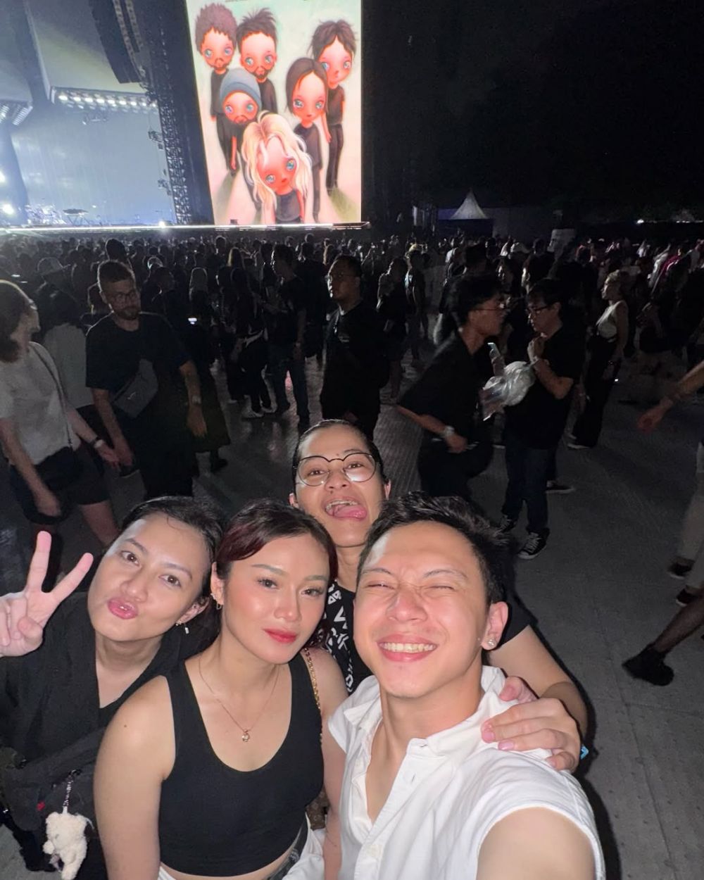 Dapat restu dari keluarga meski beda usia 8 tahun, ini 9 potret mesra Dara The Virgin dan Jaime Alvaro