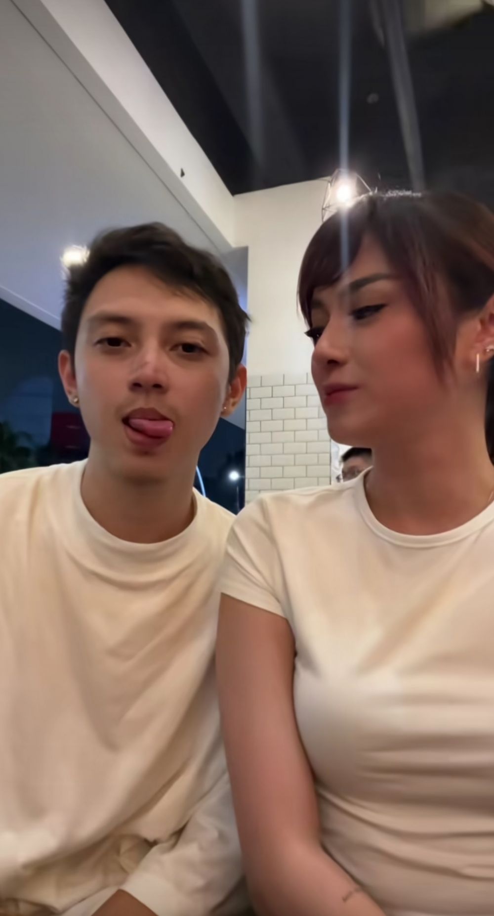 Dapat restu dari keluarga meski beda usia 8 tahun, ini 9 potret mesra Dara The Virgin dan Jaime Alvaro