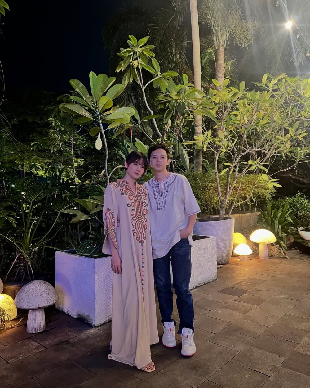 Dapat restu dari keluarga meski beda usia 8 tahun, ini 9 potret mesra Dara The Virgin dan Jaime Alvaro