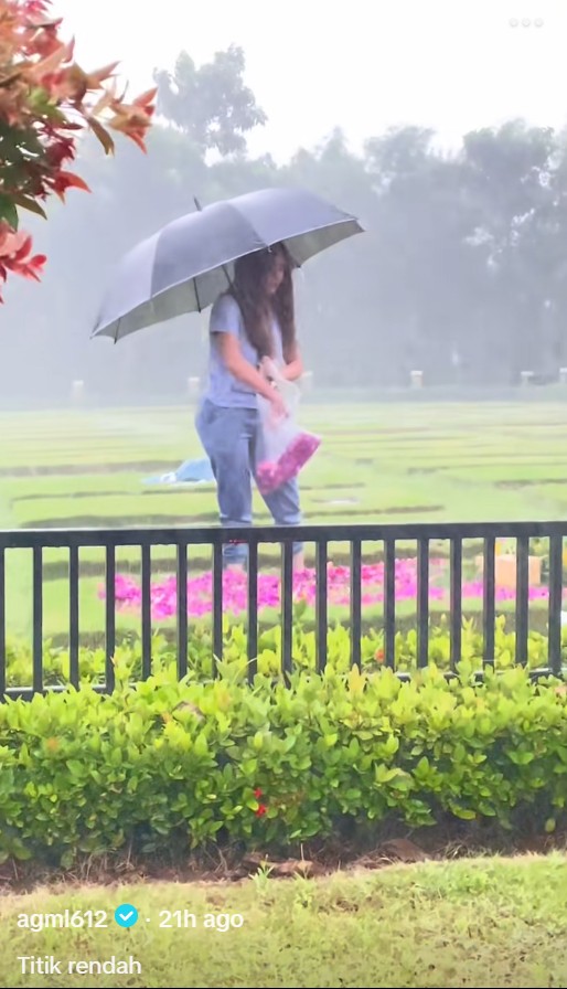  Momen Amanda Manopo ziarah ke makam ibunya di tengah hujan deras, caption unggahannya bikin salfok