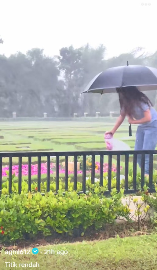  Momen Amanda Manopo ziarah ke makam ibunya di tengah hujan deras, caption unggahannya bikin salfok