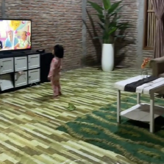 Visualnya bak hunian belum jadi, ini 7 cara emak-emak menata rumah berdinding batu bata tetap estetik