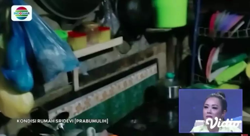 Rumah berdinding kayu dan beralas tanah ini ternyata milik jawara D'Academy 5, intip 11 potretnya