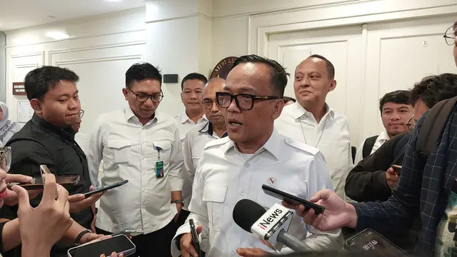 Wamenaker buka layanan aduan penahanan ijazah buruh, bagaimana cara mengaksesnya?