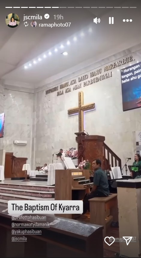 9 Potret Jessica Mila dampingi Kyarra jalani baptis bayi, tampil anggun dengan kebaya ala Batak