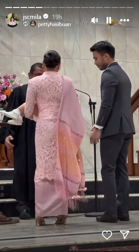 9 Potret Jessica Mila dampingi Kyarra jalani baptis bayi, tampil anggun dengan kebaya ala Batak