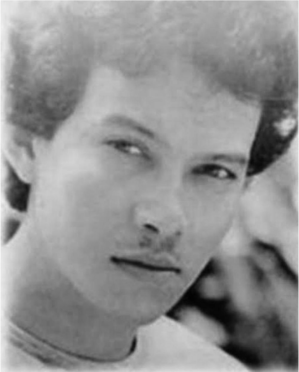 Ingat Eyang Willy di sinetron Candy mirip Roy Marten? Ternyata kakaknya, ini 9 potret nostalgianya