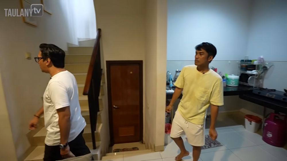 Dulu ngontrak sering kebanjiran kini punya rumah, 7 cara Dicky Difie menata dapur tanpa kitchen set