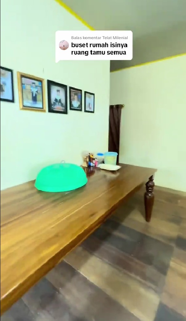 Luas ruang tamunya bisa buat main bola, 9 cara wanita asal Jambi menata rumah kayunya sedap dipandang