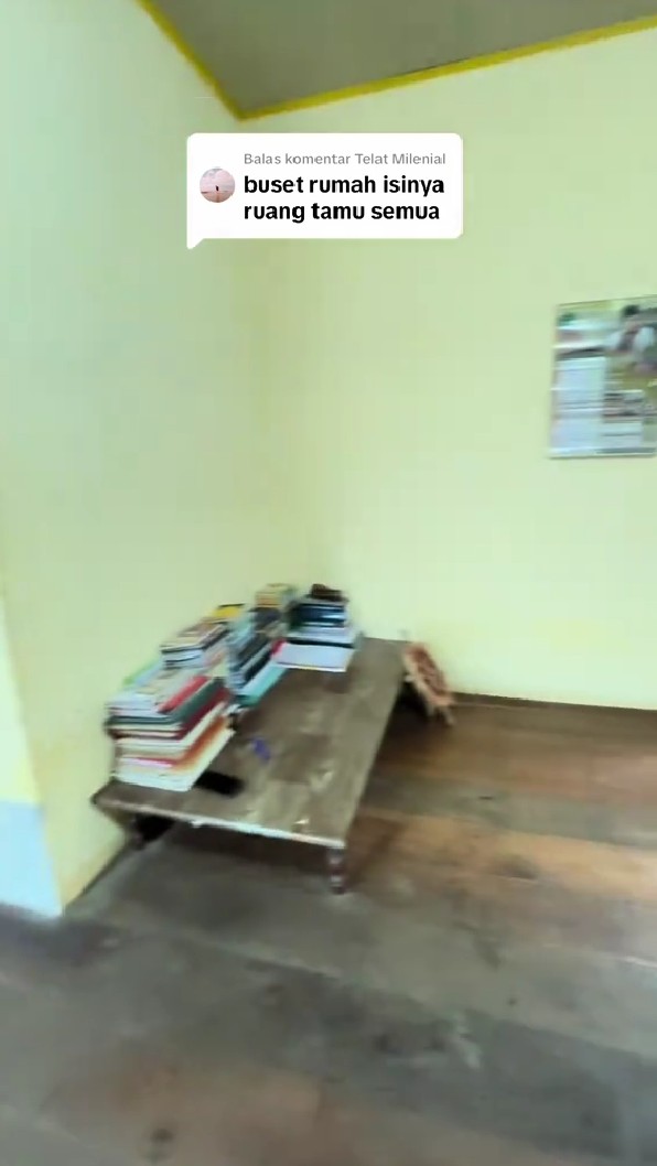 Luas ruang tamunya bisa buat main bola, 9 cara wanita asal Jambi menata rumah kayunya sedap dipandang