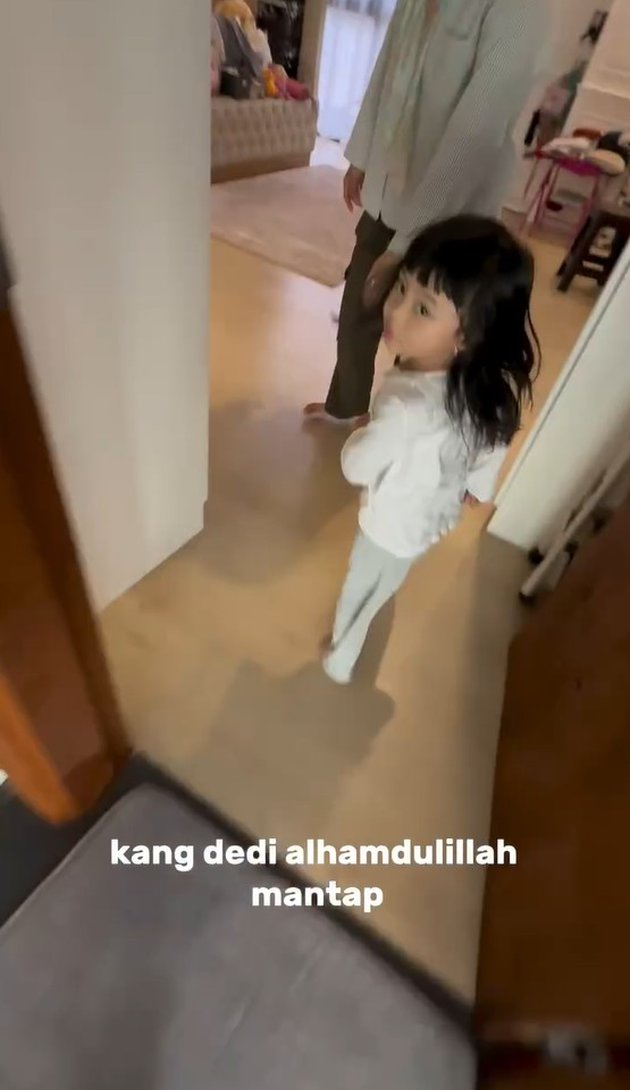 Viral momen Atta Halilintar adukan Ameena ke Dedi Mulyadi gegara emoh mandi, reaksinya bikin gemas