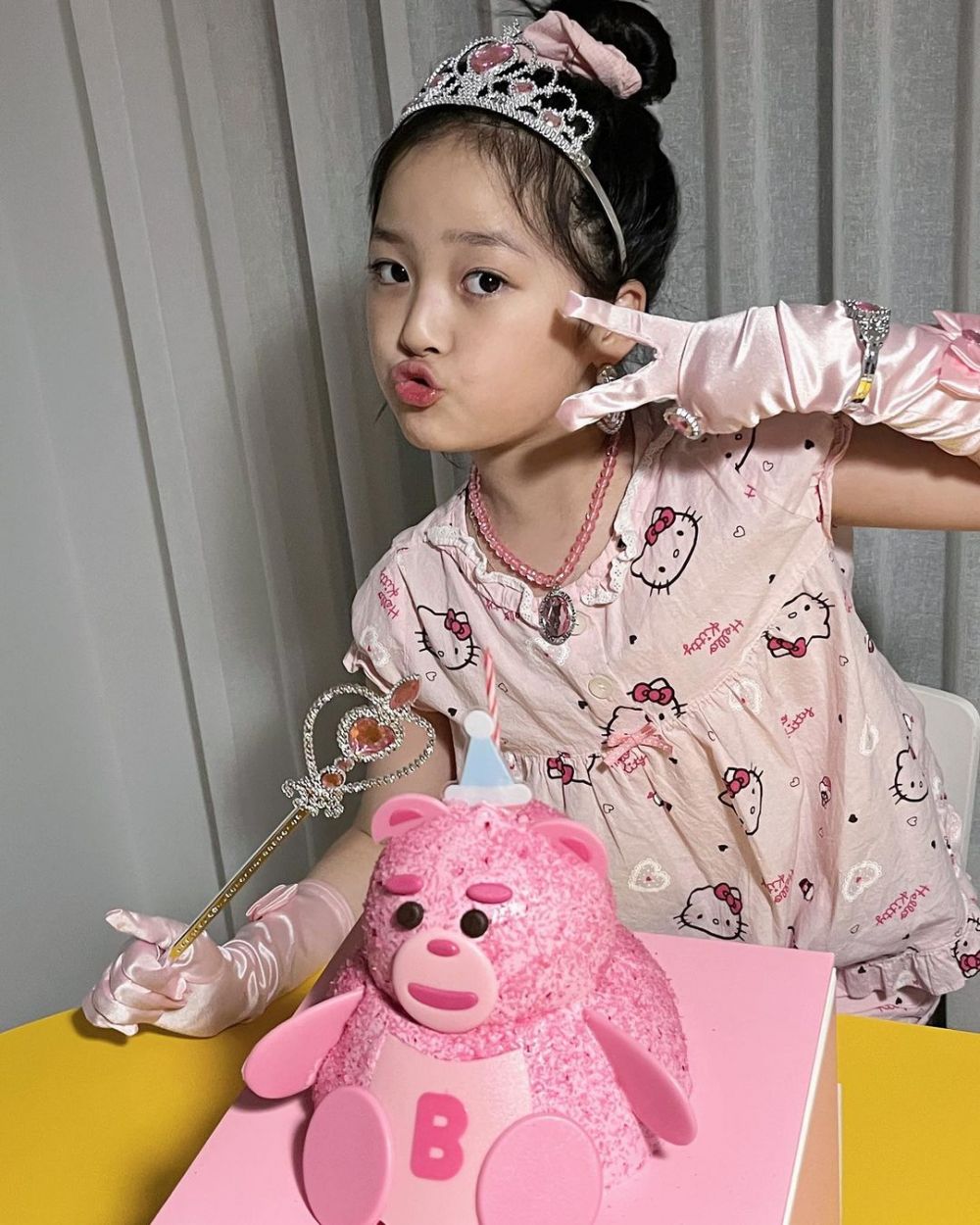 Bocah imut langganan dijadikan stiker WA kini sudah remaja kian cantik, ini 11 potret terbarunya