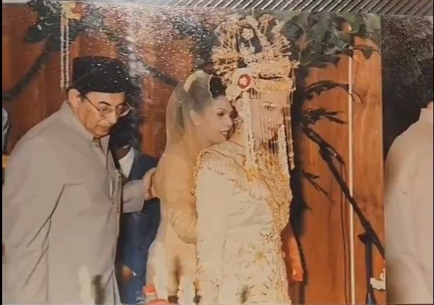 28 Tahun bersama hingga maut memisahkan, ini 9 potret kenangan pernikahan Najwa Shihab dan Ibrahim