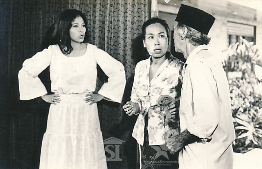 Artis senior ini ternyata pernah sebangku dengan Gusdur saat SMP, ini 9 potret lawasnya saat main film
