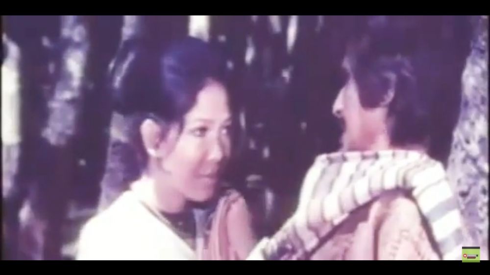 Artis senior ini ternyata pernah sebangku dengan Gusdur saat SMP, ini 9 potret lawasnya saat main film