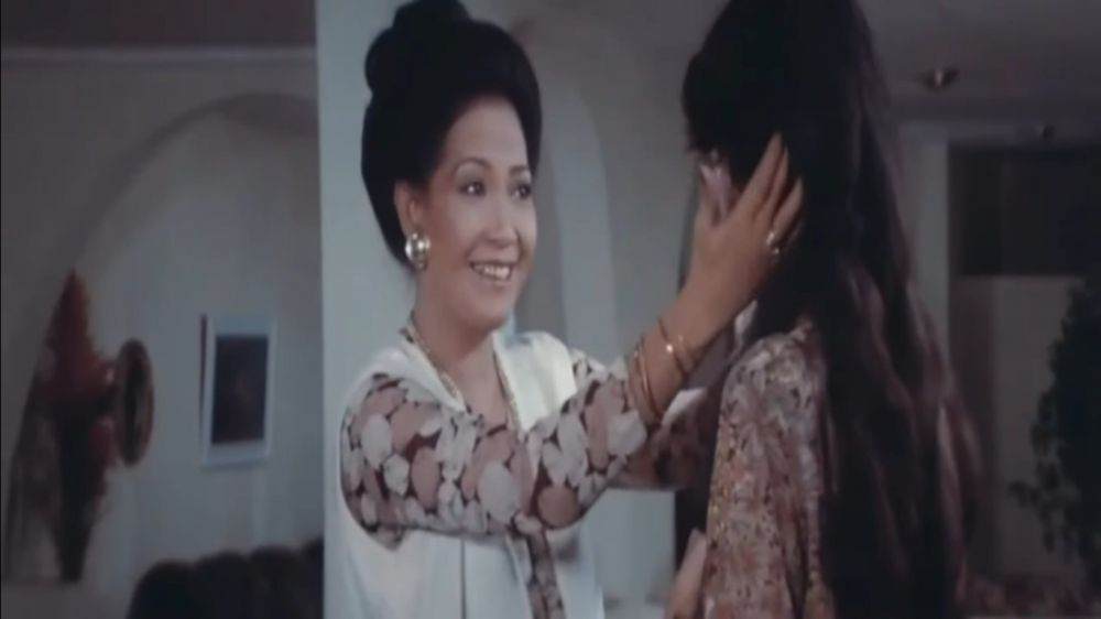 Artis senior ini ternyata pernah sebangku dengan Gusdur saat SMP, ini 9 potret lawasnya saat main film
