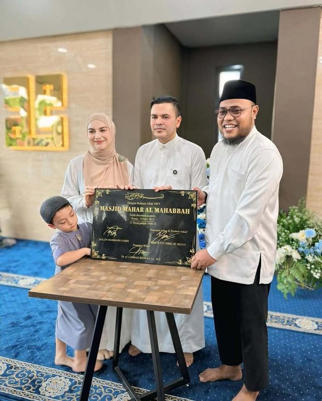 Jadi mahar pernikahan, intip 9 potret peresmian masjid yang dibangun Haldy Sabri untuk Irish Bella