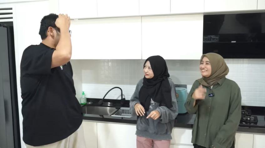 Ukurannya minimalis, ini 7 cara Arafah Rianti menata dapurnya agar tak sumpek dan tetap estetik