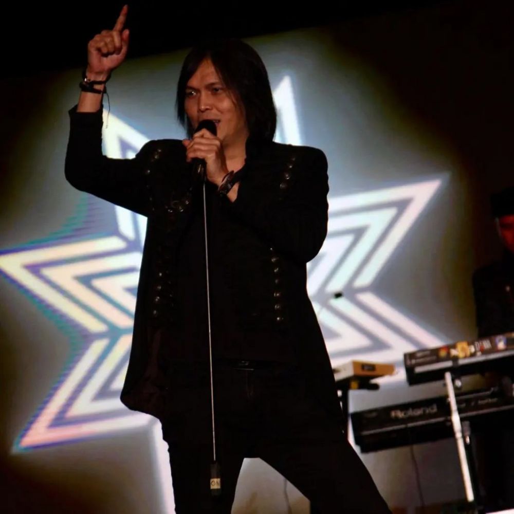 Anak kecil ini sekarang anggota DPR dulunya kerja kantoran, 11 potret terbarunya manglingi