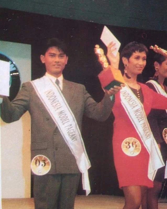 Cowok di iklan kaus bareng Desy Ratnasari ini primadona aktor laga era 90-an, intip 11 transformasinya