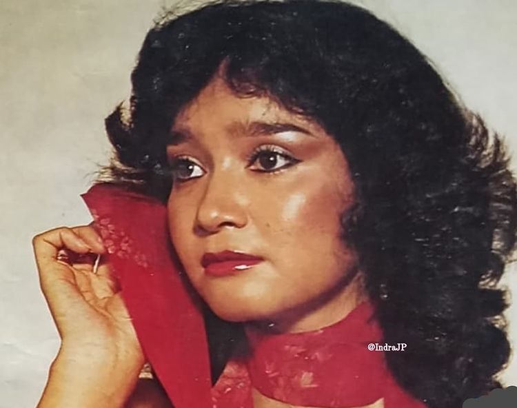 Jadi kekasih di film berakhir dinikahi Raja Dangdut, intip 11 potret lawas cantiknya istri Rhoma Irama