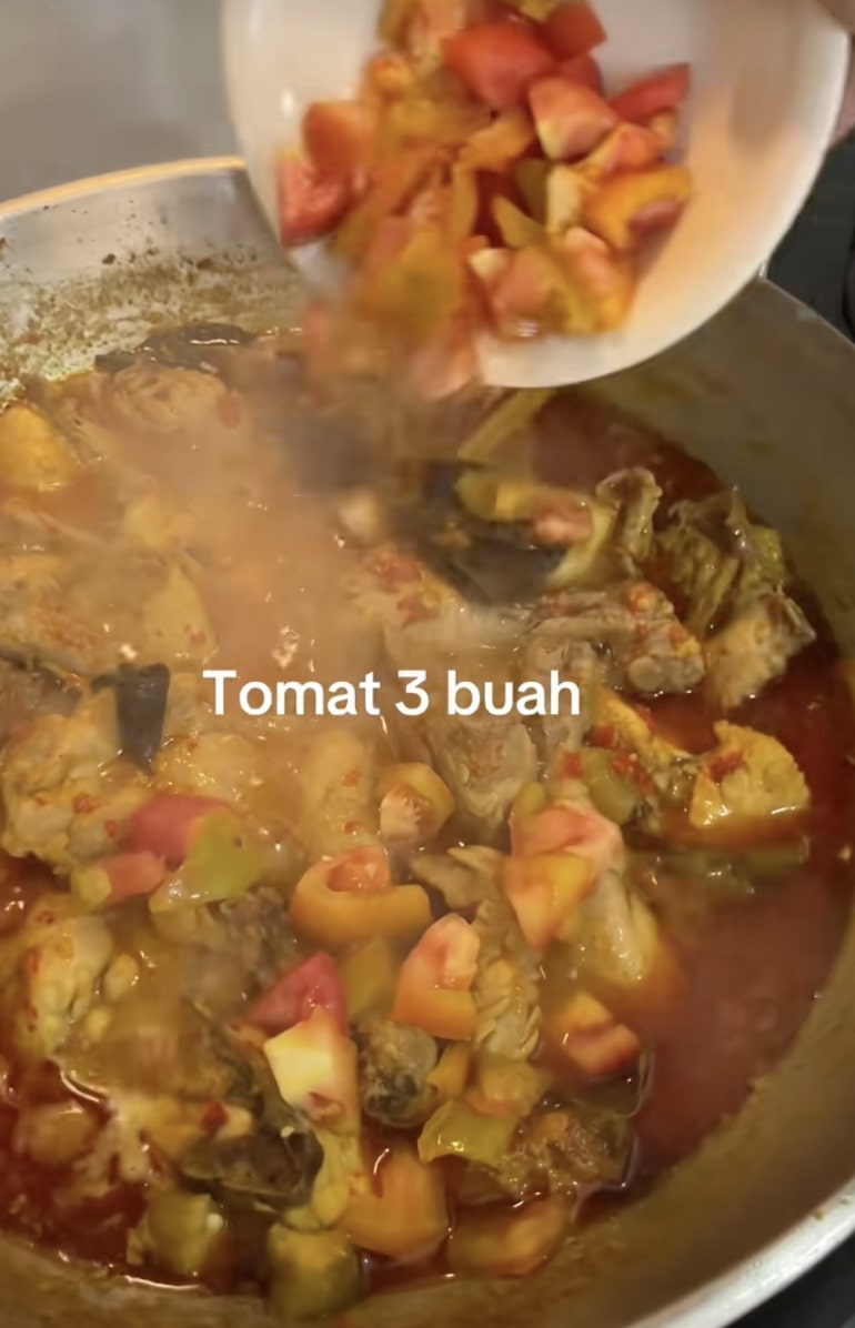 Cara masak ayam woku a la Dewi Rezer, masak sekali, nasi pun ludes gara-gara tambahan bahan spesial