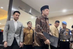 Pegang erat ijazahnya usai diperiksa polisi, Jokowi: Nanti diperlihatkan di pengadilan