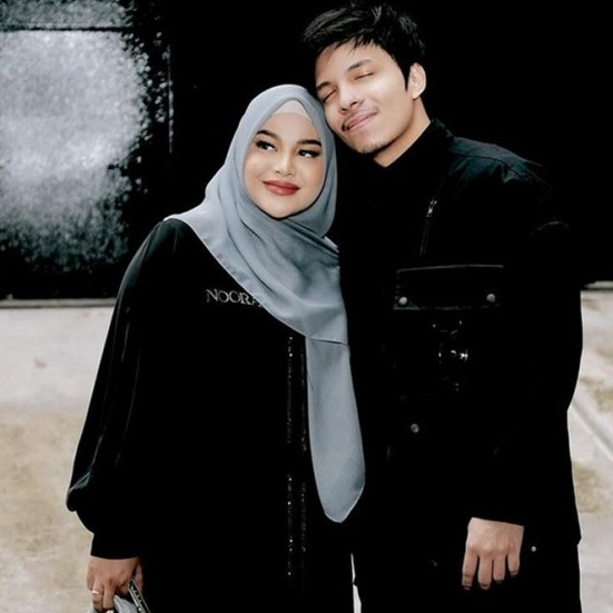 Dari penjaga konter kini rumahnya Rp25 m, 7 cara Atta Halilintar menata dapur hitam jadi artistik